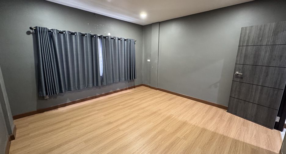 Casa adosada en venta de 4 habitaciones en Thung Khru, Bangkok