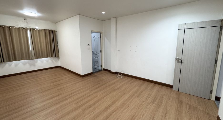 Casa adosada en venta de 4 habitaciones en Thung Khru, Bangkok