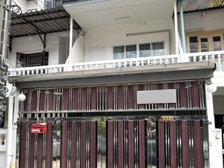 Casa adosada en venta de 4 habitaciones en Thung Khru, Bangkok