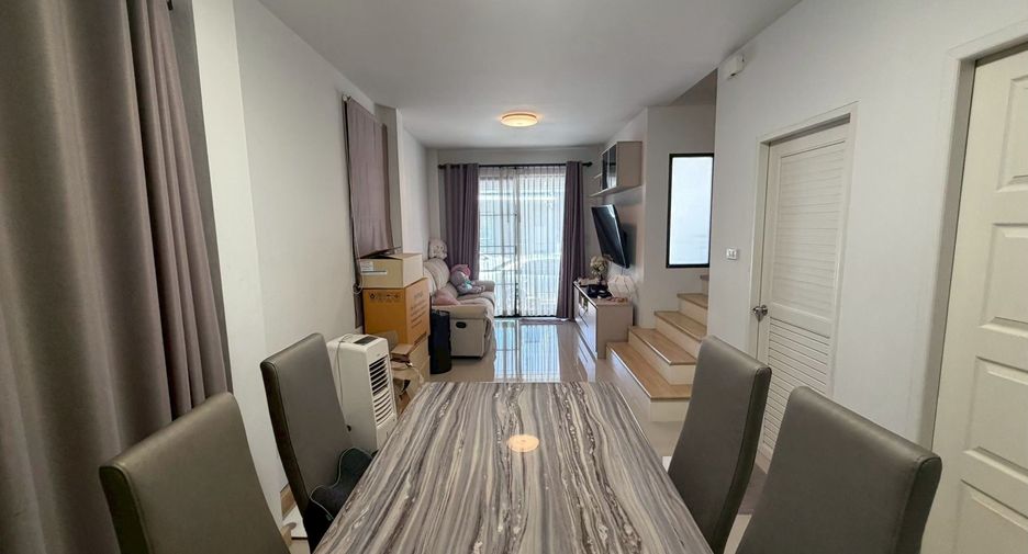 For sale 3 bedrooms townhouse in Lat Krabang, Bangkok