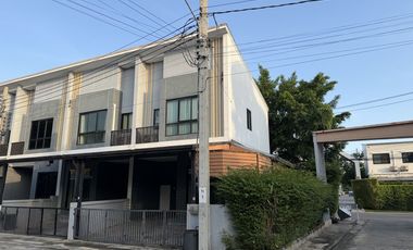 For sale 3 bedrooms townhouse in Lat Krabang, Bangkok