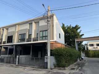 For sale 3 bedrooms townhouse in Lat Krabang, Bangkok