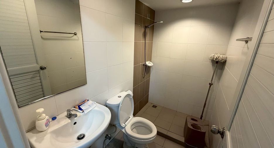 For sale 3 bedrooms townhouse in Lat Krabang, Bangkok