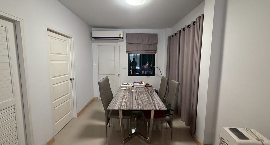 For sale 3 bedrooms townhouse in Lat Krabang, Bangkok
