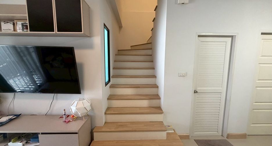 For sale 3 bedrooms townhouse in Lat Krabang, Bangkok