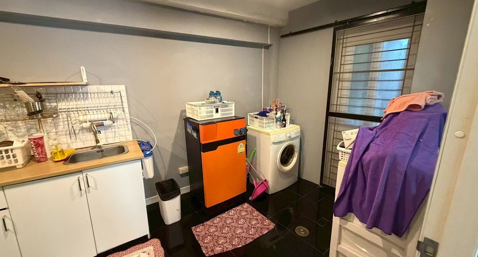 For sale 3 bedrooms townhouse in Lat Krabang, Bangkok