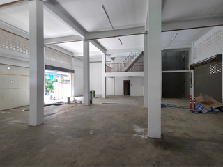 À vendre et à louer studio maison à Din Daeng, Bangkok