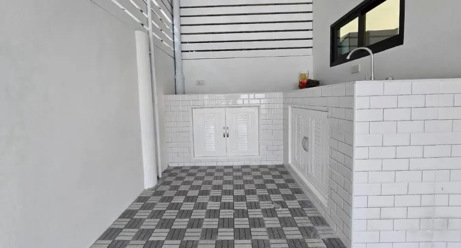 For rent 4 bedrooms townhouse in Bang Lamung, Chonburi