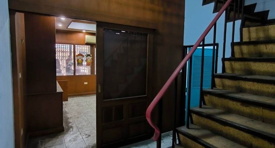 Casa adosada en venta de 5 habitaciones en Bang Sue, Bangkok