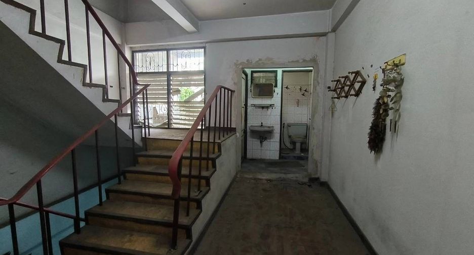 Casa adosada en venta de 5 habitaciones en Bang Sue, Bangkok