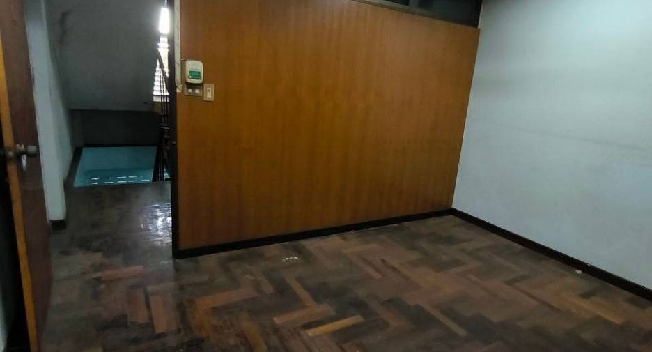 Casa adosada en venta de 5 habitaciones en Bang Sue, Bangkok