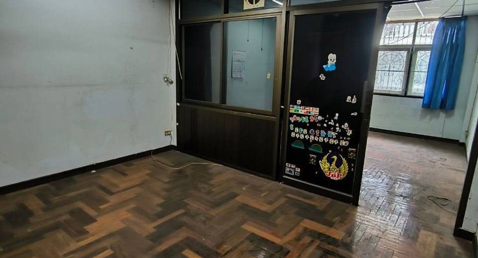 Casa adosada en venta de 5 habitaciones en Bang Sue, Bangkok