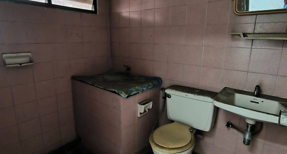 Casa adosada en venta de 5 habitaciones en Bang Sue, Bangkok