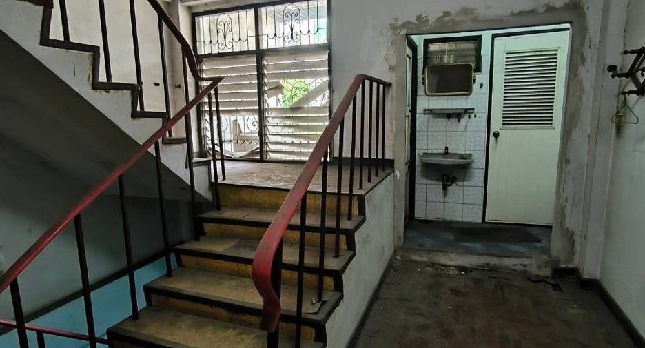 Casa adosada en venta de 5 habitaciones en Bang Sue, Bangkok