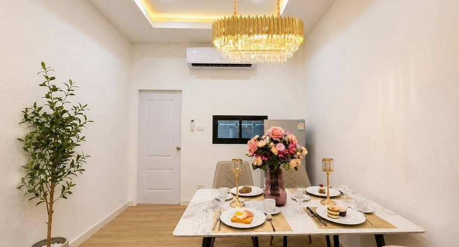 Casa adosada en alquiler de 4 habitaciones en Bang Lamung, Chonburi