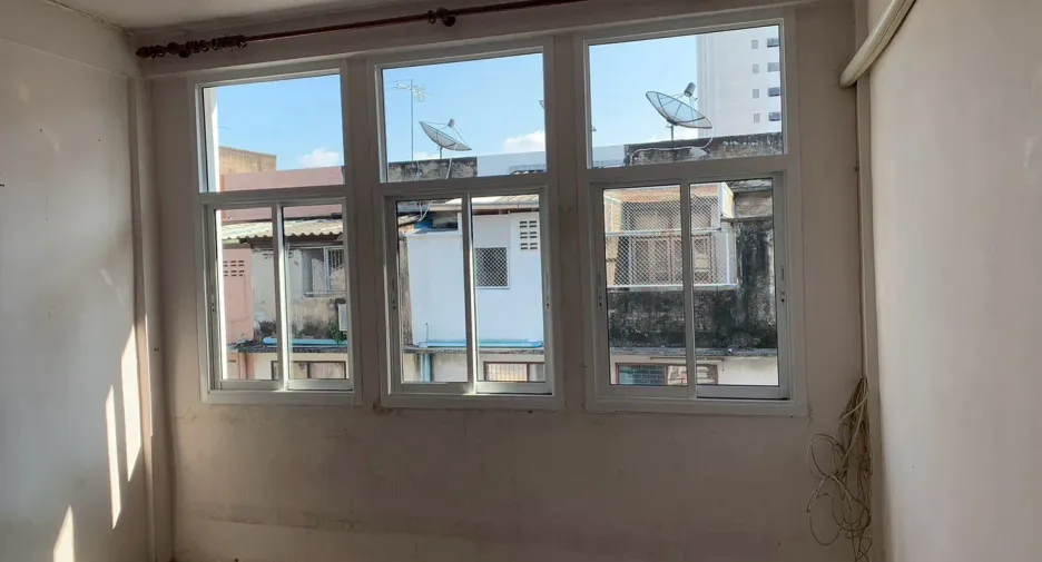 Casa adosada en venta de 5 habitaciones en Bang Sue, Bangkok