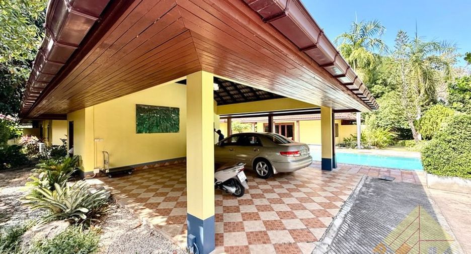 Casa en venta de 4 habitaciones en Bang Saray, Pattaya