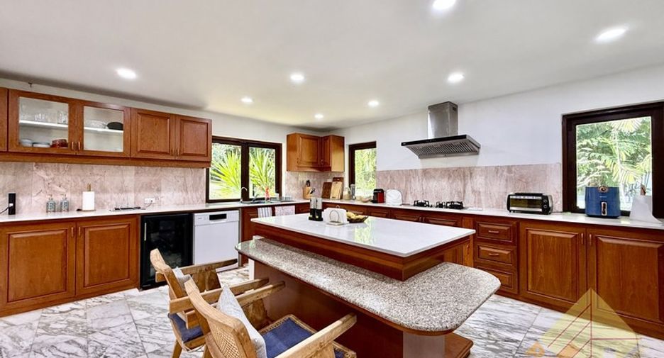 Casa en venta de 4 habitaciones en Bang Saray, Pattaya