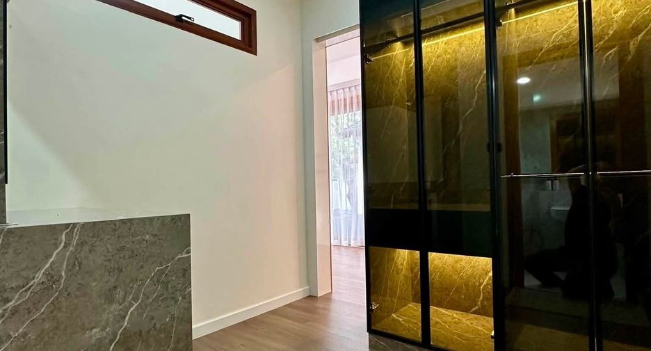 À vendre et à louer 4 chambres villa à Mueang Phuket, Phuket