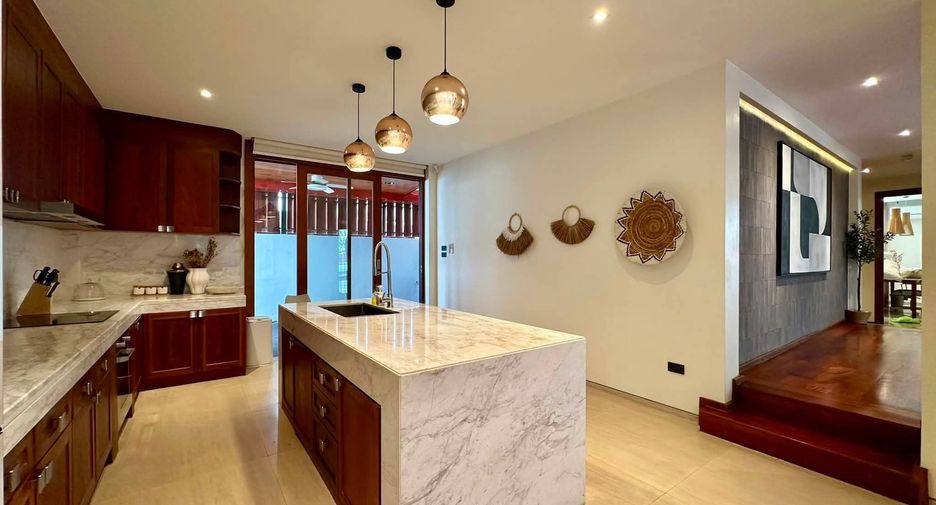 À vendre et à louer 4 chambres villa à Mueang Phuket, Phuket