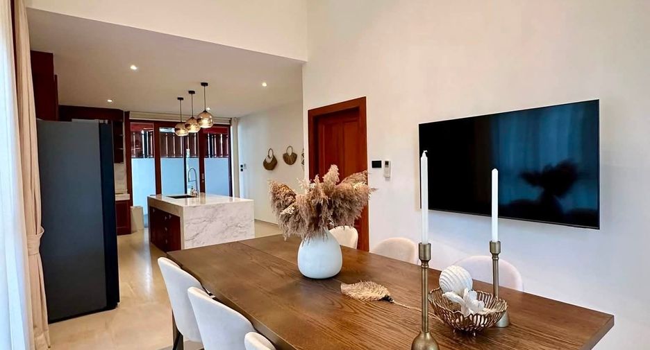 À vendre et à louer 4 chambres villa à Mueang Phuket, Phuket
