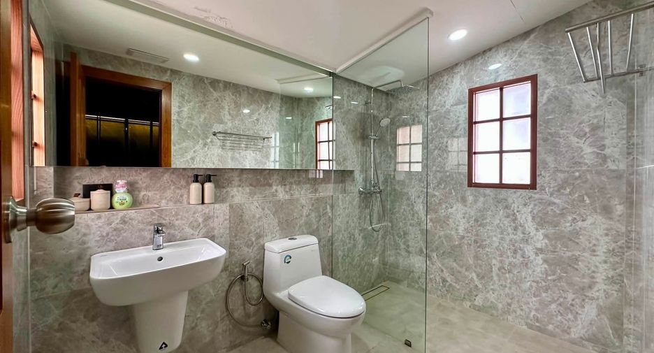 À vendre et à louer 4 chambres villa à Mueang Phuket, Phuket