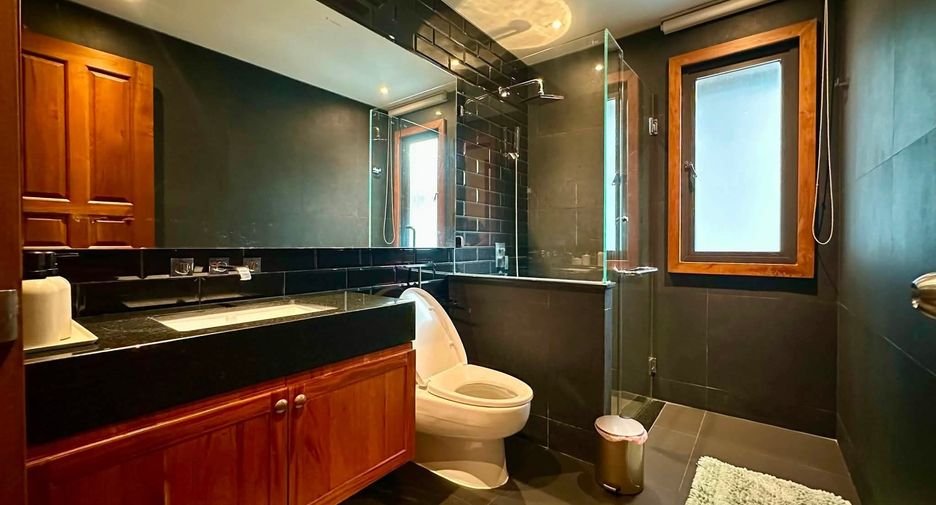 À vendre et à louer 4 chambres villa à Mueang Phuket, Phuket