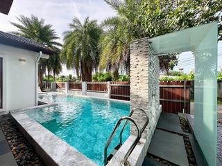 À vendre et à louer 4 chambres villa à Mueang Phuket, Phuket