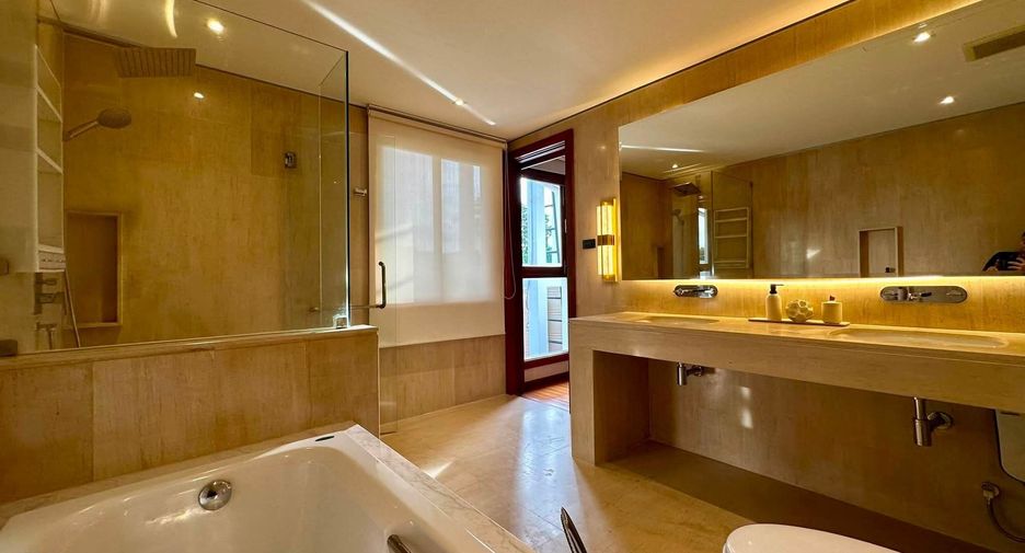À vendre et à louer 4 chambres villa à Mueang Phuket, Phuket