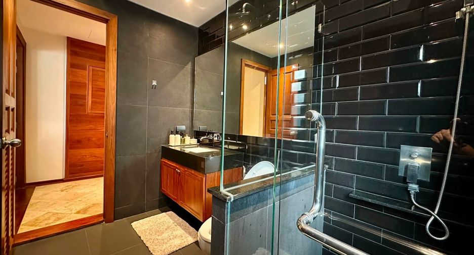 À vendre et à louer 4 chambres villa à Mueang Phuket, Phuket