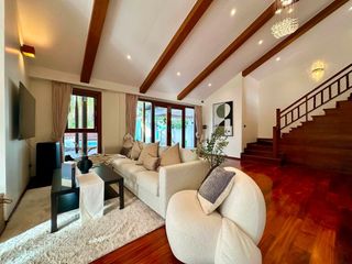 À vendre et à louer 4 chambres villa à Mueang Phuket, Phuket