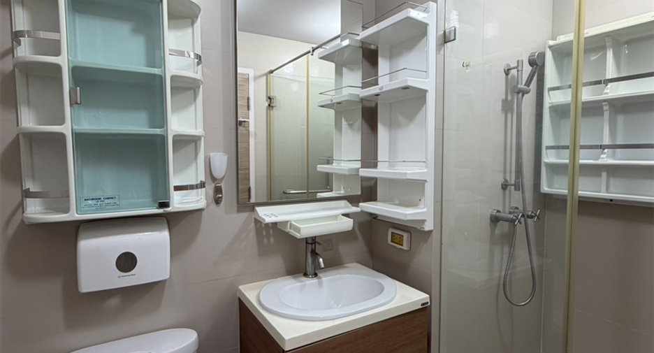 For sale 2 ベッドルーム condo in Khlong San, Bangkok