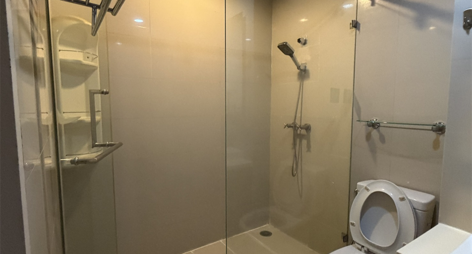 For sale 2 ベッドルーム condo in Khlong San, Bangkok