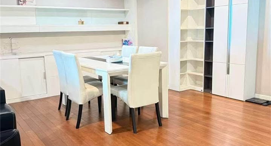 Condo en alquiler de 3 habitaciones en Huai Khwang, Bangkok