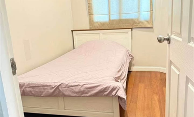 For rent 3 bedrooms condo in Huai Khwang, Bangkok