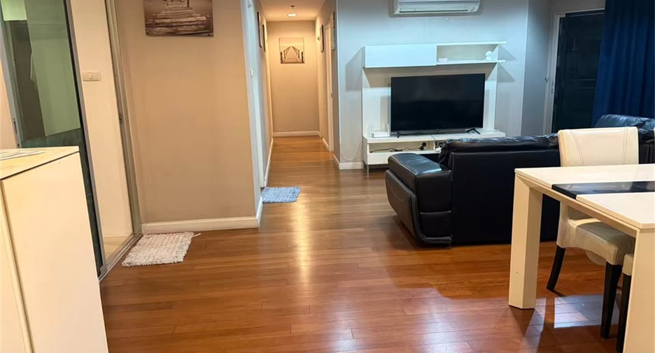 Condo en alquiler de 3 habitaciones en Huai Khwang, Bangkok
