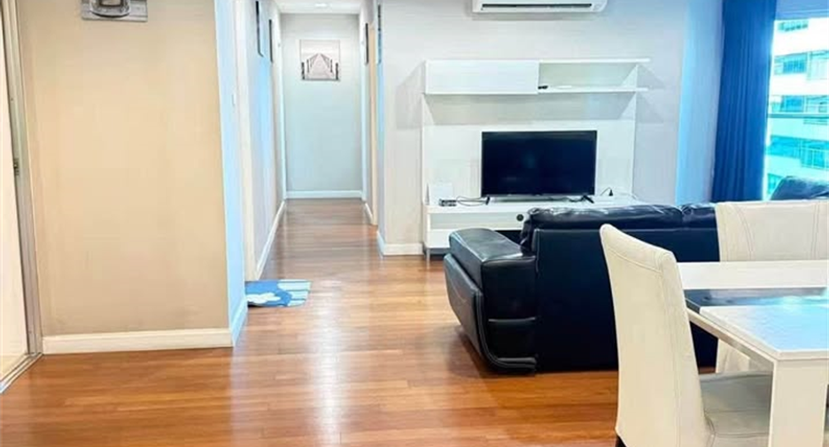 Condo en alquiler de 3 habitaciones en Huai Khwang, Bangkok