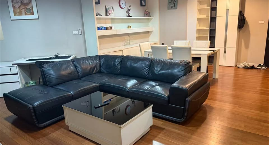 Condo en alquiler de 3 habitaciones en Huai Khwang, Bangkok