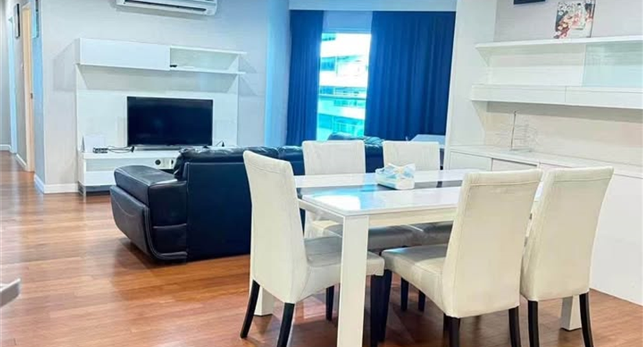 Condo en alquiler de 3 habitaciones en Huai Khwang, Bangkok