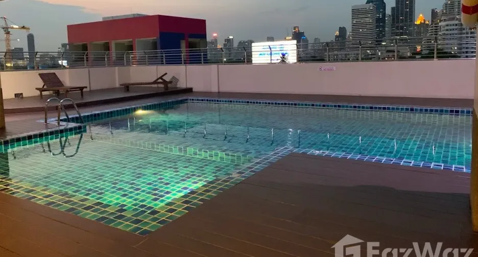 Wohnung zum Kauf mit 2 Zimmer in Khlong Toei, Bangkok