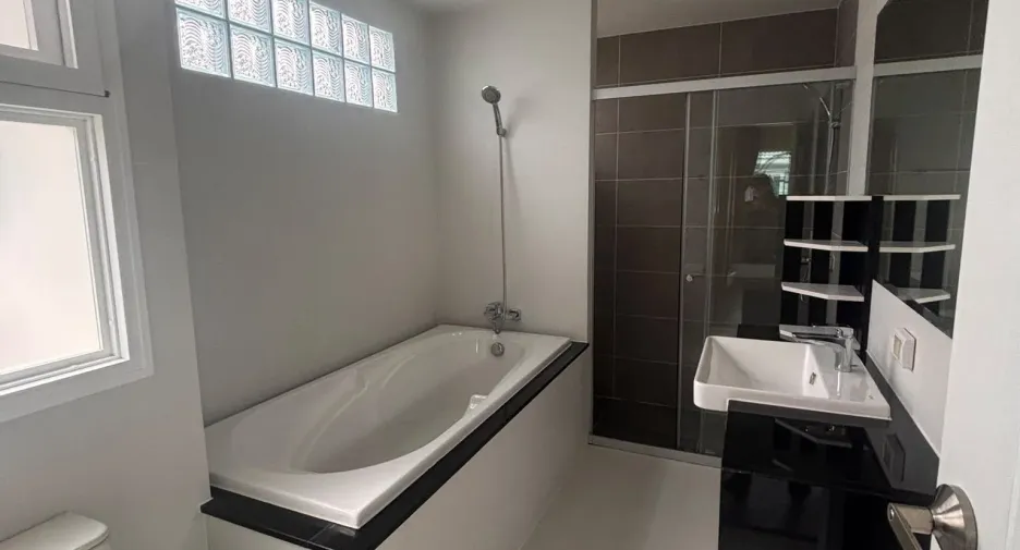For sale 4 bedrooms house in Thalang, Phuket