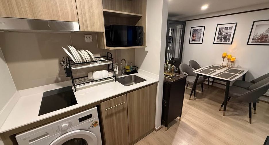 Condo en alquiler de 1 habitaciones en Khlong Toei, Bangkok