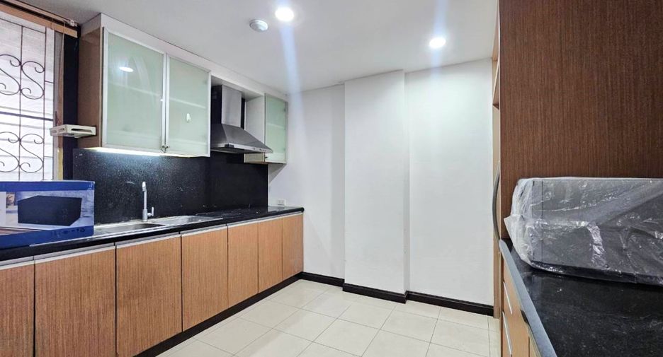 À louer 2 chambres condo à Khlong Toei, Bangkok