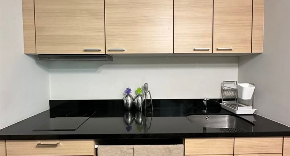 For rent studio condo in Pathum Wan, Bangkok