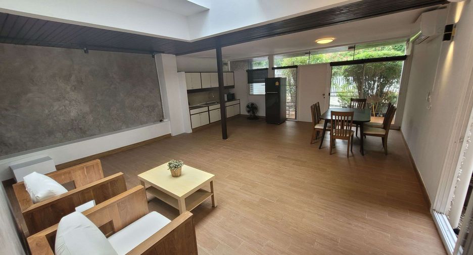 出租 2 卧室 独立屋 在 Khlong Toei, 曼谷