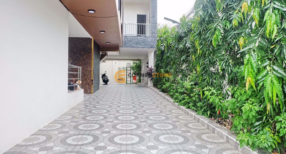 For rent 3 bedrooms condo in Bang Lamung, Chonburi