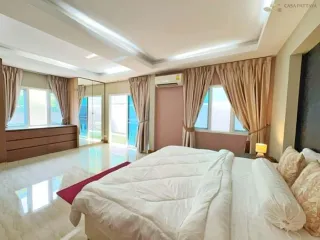 Casa en alquiler de 3 habitaciones en Bang Lamung, Chonburi