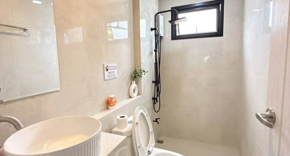 À vendre 4 chambres villa à Huay Yai, Pattaya