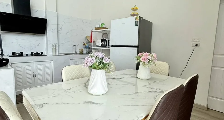 À vendre 4 chambres villa à Huay Yai, Pattaya
