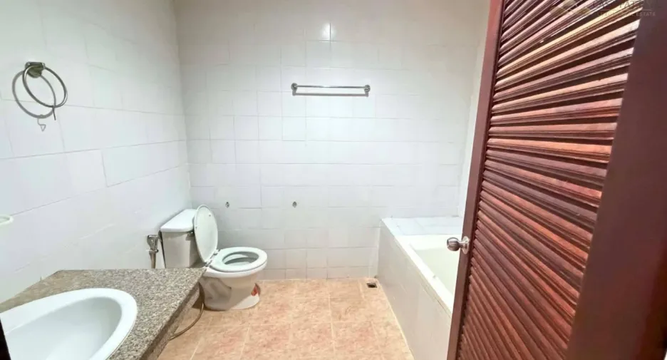 For sale 3 bedrooms house in Jomtien, Pattaya